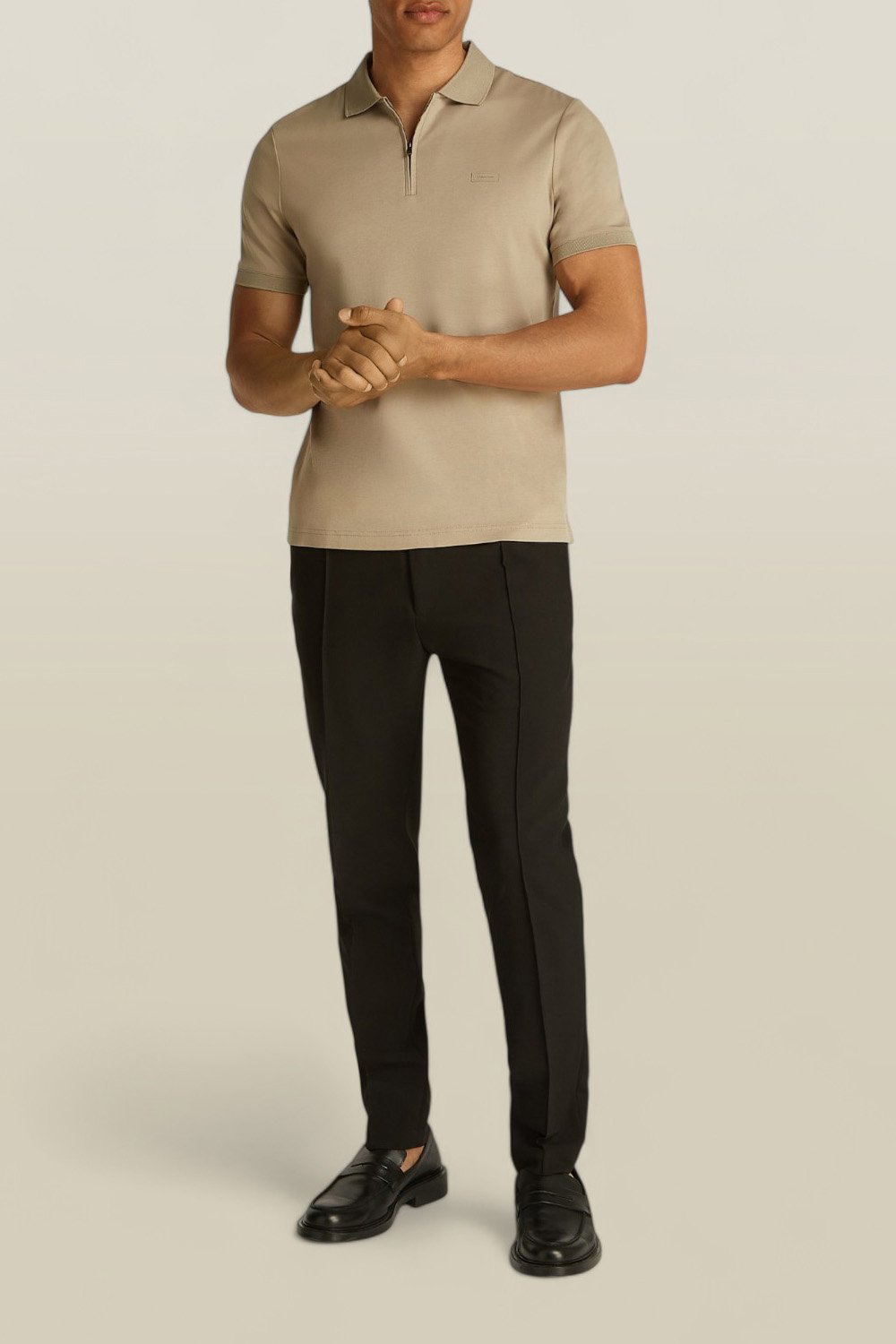 תמונת כל הלוק של חולצת פולו קצרה